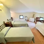 Villa Umbrian Paradise Contains 5 Bedrooms With Private Pool And Stunning Views *