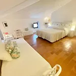 Villa Umbrian Paradise Contains 5 Bedrooms With Private Pool And Stunning Views *
