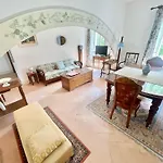 Villa Umbrian Paradise Contains 5 Bedrooms With Private Pool And Stunning Views *