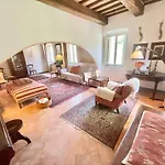 Umbrian Paradise Contains 5 Bedrooms With Private Pool And Stunning Views *