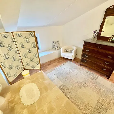 Umbrian Paradise Contains 5 Bedrooms With Private Pool And Stunning Views *