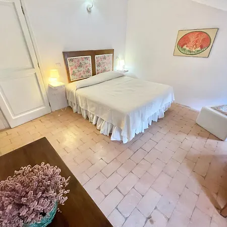 Umbrian Paradise Contains 5 Bedrooms With Private Pool And Stunning Views *