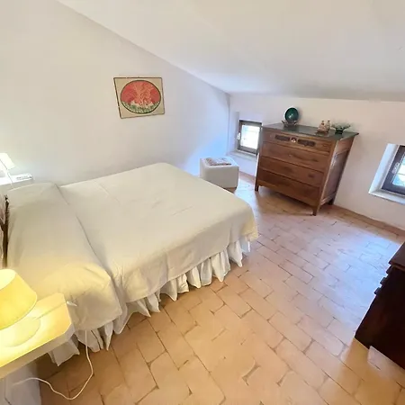 Umbrian Paradise Contains 5 Bedrooms With Private Pool And Stunning Views *