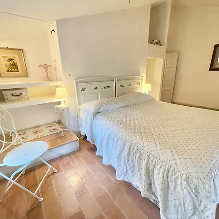 Umbrian Paradise Contains 5 Bedrooms With Private Pool And Stunning Views *