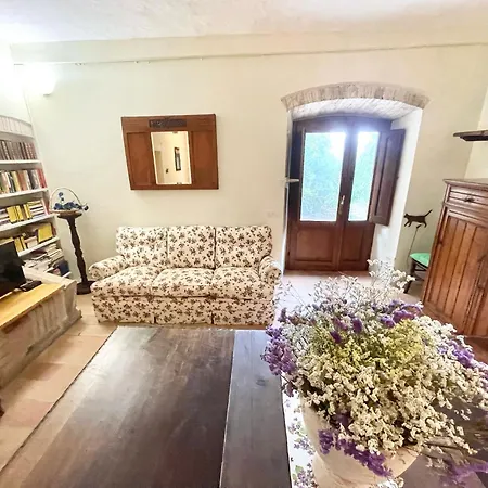 Umbrian Paradise Contains 5 Bedrooms With Private Pool And Stunning Views