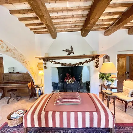 Umbrian Paradise Contains 5 Bedrooms With Private Pool And Stunning Views *